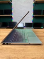 HP Pavilion 15-cs2048ur — вигляд збоку
