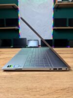HP Pavilion 15-cs2048ur — вид збоку
