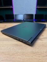HP Victus 15-fb3041nw вид збоку