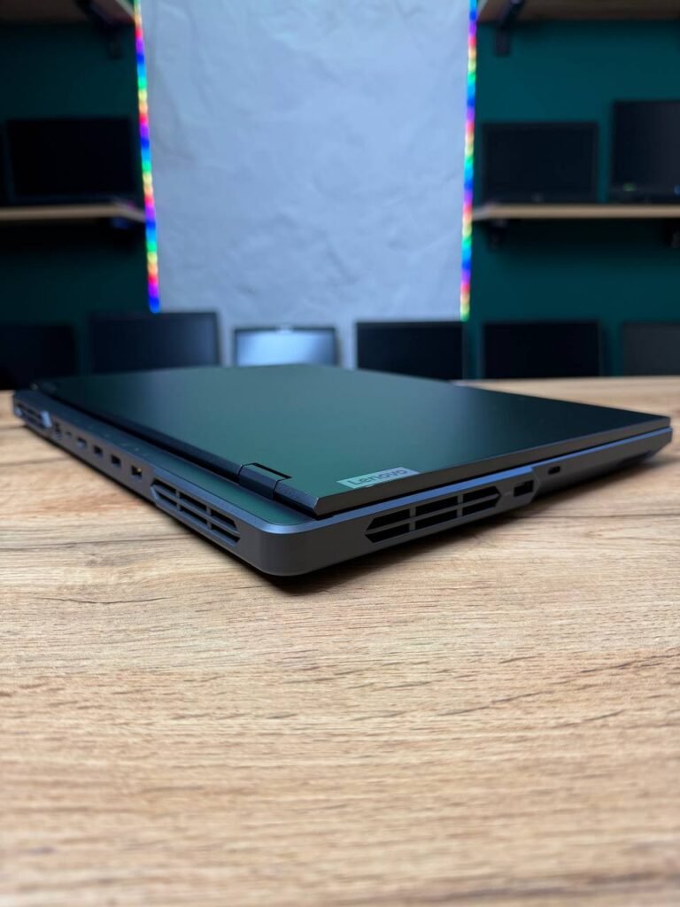 Lenovo Legion Pro 5 16ARX8 — вид зліва