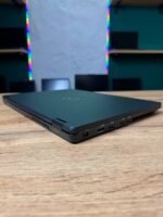 Fujitsu LifeBook U7311 — вид зправа