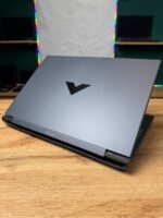 HP Victus 15-fa2093dx — вид зверху