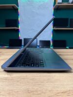 Lenovo LOQ 15ARP9 — вид збоку