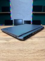 Lenovo LOQ 15ARP9 — вид зліва