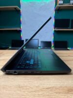 ASUS TUF Gaming A17 FA706IU — вигляд збоку
