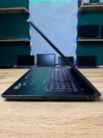 ASUS TUF Gaming A17 FA706IU — вид збоку