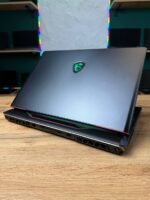 MSI Raider GE68 HX 13V — вид зверху