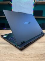 Lenovo Legion 5 15AKP10 — вид зверху