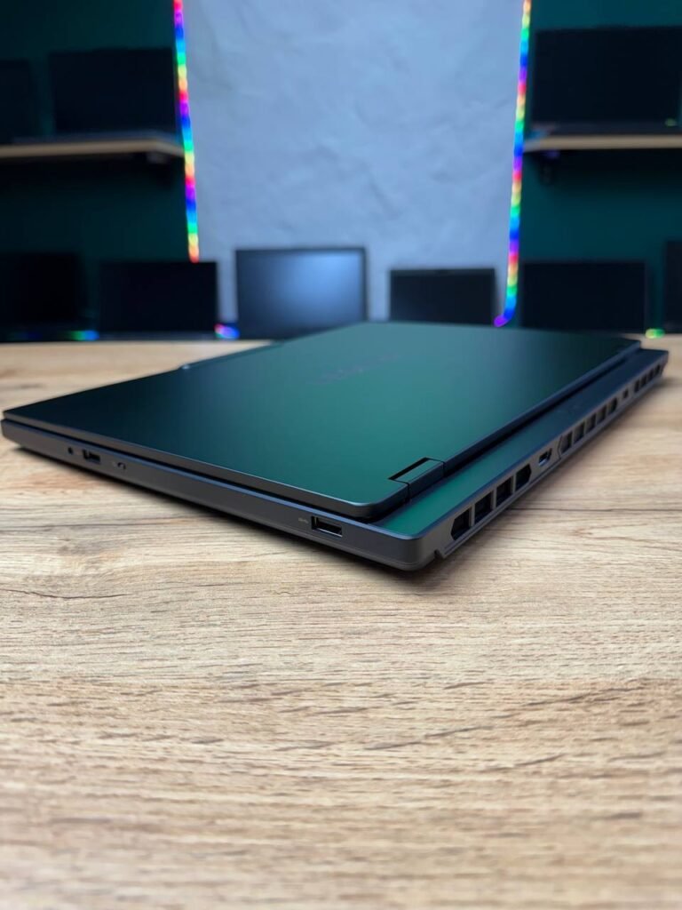 Lenovo Legion 5 15AKP10 — вид зліва