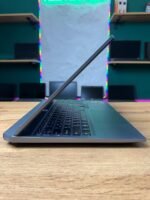 Lenovo LOQ 15ARP9 — вид збоку