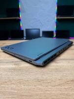 Lenovo LOQ 15ARP9 — вид справа