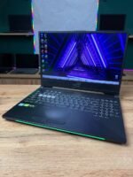 ASUS ROG Strix GL504G — відкритий ноутбук