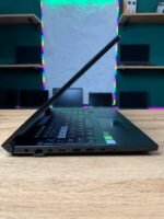 ASUS ROG Strix GL504G — вид збоку