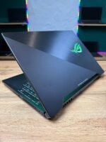 ASUS ROG Strix GL504G — вид зверху