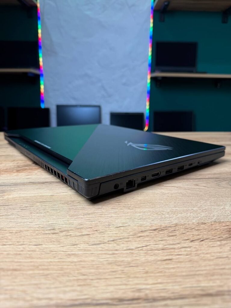 ASUS ROG Strix GL504G — вид справа