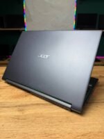 Acer Aspire 7 A715-42G — вид зверху