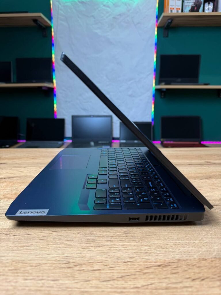 Lenovo IdeaPad Gaming 3 15IMH05 — вигляд з боку