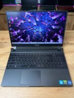 GIGABYTE AORUS 5 SE — клавіатура та дисплей