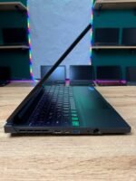 GIGABYTE AORUS 5 SE — вигляд з боку