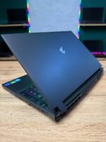 GIGABYTE AORUS 5 SE — вид збоку