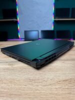 GIGABYTE AORUS 5 SE — вид зліва
