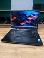 HP OMEN 15 — відкритий ноутбук