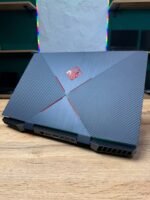 HP OMEN 15 — вид зверху