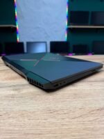 HP OMEN 15 — вид зліва