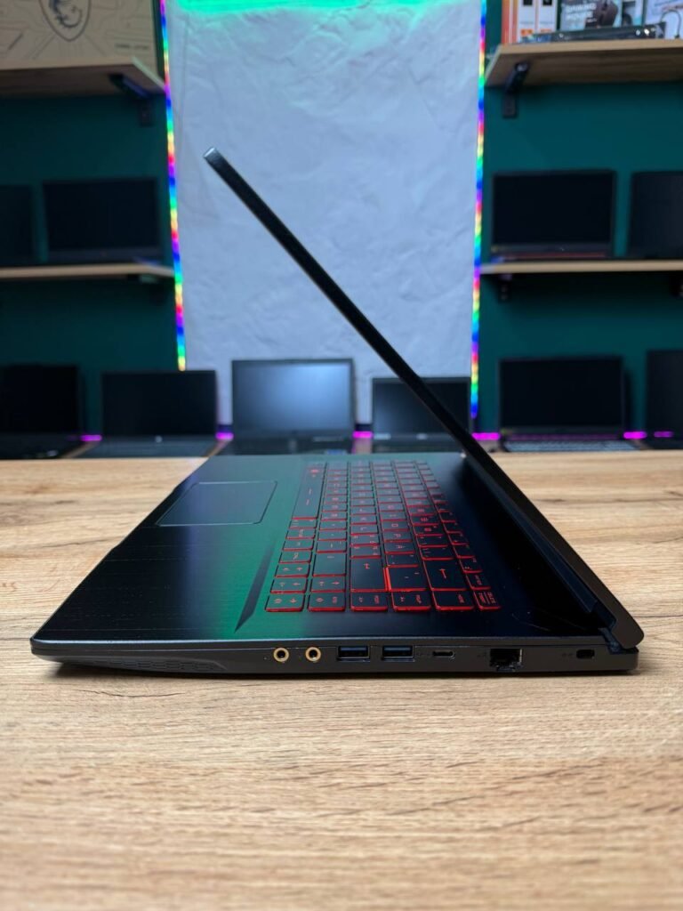 MSI Thin GF63 9SCXR — вигляд з боку