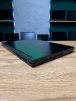 MSI Thin GF63 9SCXR — вид зправа
