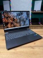 HP Victus 15-FA2711NC — клавіатура та дисплей