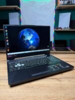 ASUS TUF Gaming A15 FA506NC — відкритий ноутбук