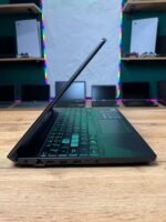 ASUS TUF Gaming A15 FA506NC — вигляд з боку
