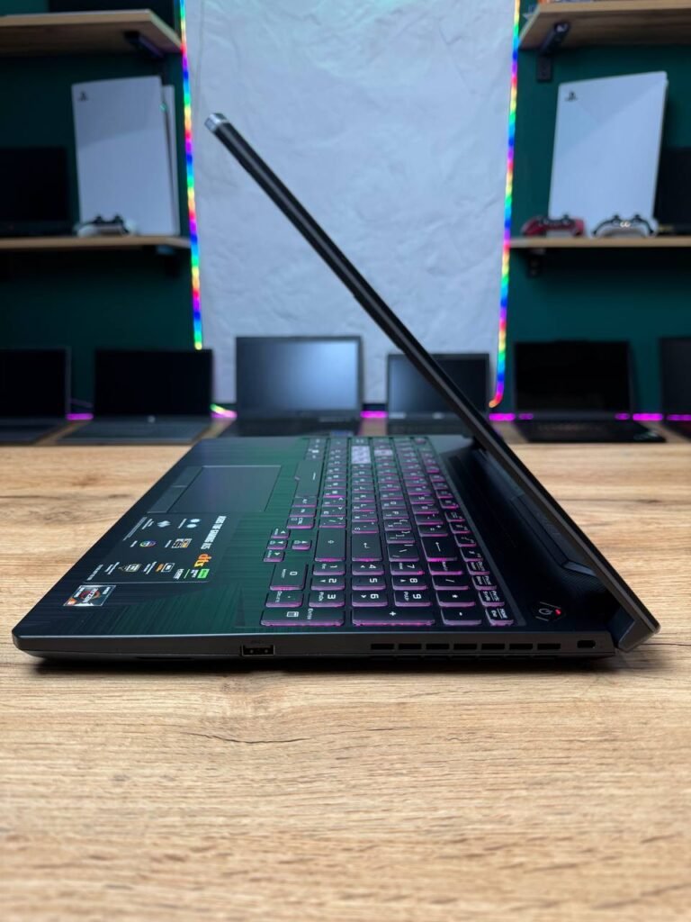 ASUS TUF Gaming A15 FA506NC — вигляд з боку
