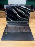 Acer Nitro V16 AI ANV16-42-R7BK — клавіатура та дисплей