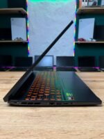 Acer Nitro V16 AI ANV16-42-R7BK — вигляд з боку