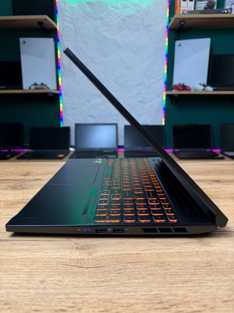 Acer Nitro V16 AI ANV16-42-R7BK — вид збоку