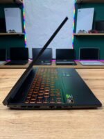 Acer Nitro V16 AI ANV16-42-R309 — вигляд з боку