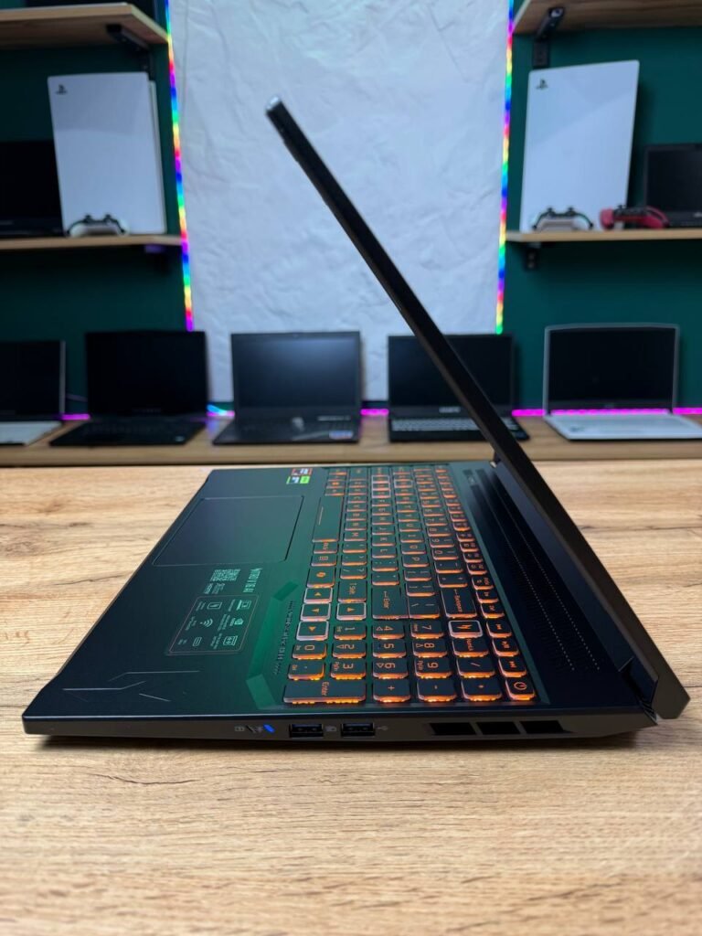 Acer Nitro V16 AI ANV16-42-R309 — вид збоку