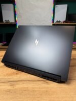 Acer Nitro V16 AI ANV16-42-R309 — вид зверху