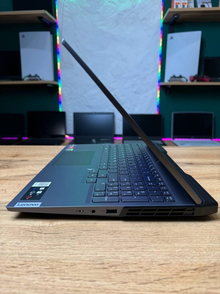 Lenovo Legion 5 Pro 16ARH7H — вигляд з боку
