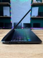 Acer Nitro 5 — вигляд з боку
