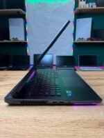 ASUS ROG Strix Scar G733CX — вид збоку