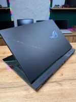 ASUS ROG Strix Scar G733CX — вид зверху