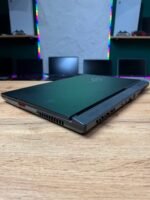 ASUS ROG Strix Scar G733CX — вид зправа