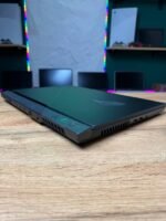 ASUS ROG Strix Scar G733CX — вид зправа