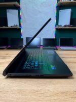 MSI Katana 17 B12U — вигляд з боку