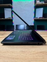 MSI Katana 17 B12U — вид збоку