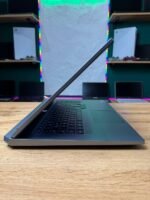 Lenovo LOQ 17IRX10 — вигляд з боку
