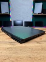 DELL ALIENWARE M15 — вид зправа